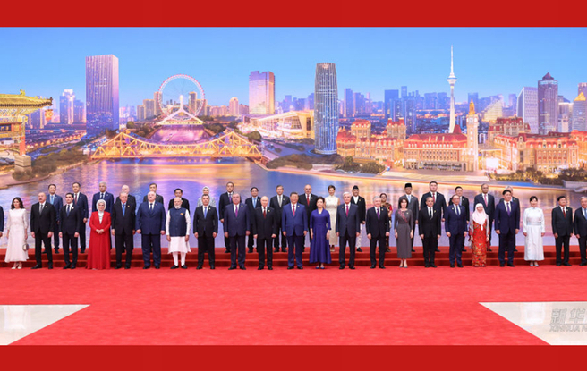 习近平和彭丽媛为出席2025年上海合作组织峰会的国际贵宾举行欢迎宴会