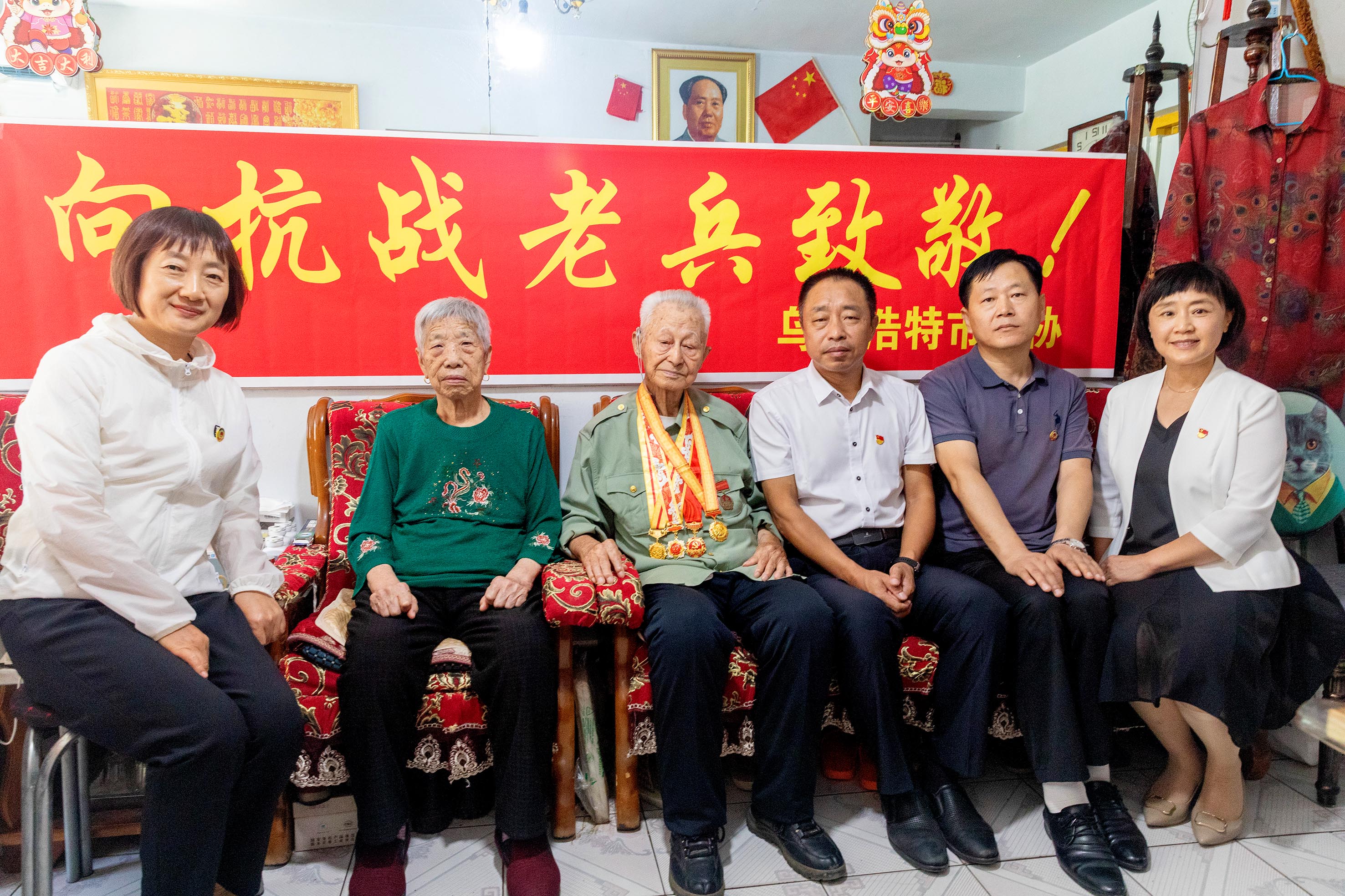 慰问百岁老兵 致敬峥嵘岁月