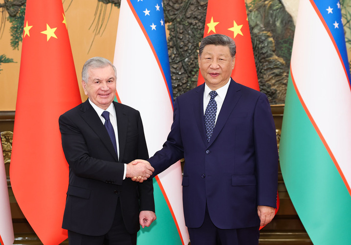 9月2日上午，国家主席习近平在北京人民大会堂会见来华出席2025年上海合作组织峰会和纪念中国人民抗日战争暨世界反法西斯战争胜利80周年活动的乌兹别克斯坦总统米尔济约耶夫。新华社记者 黄敬文 摄