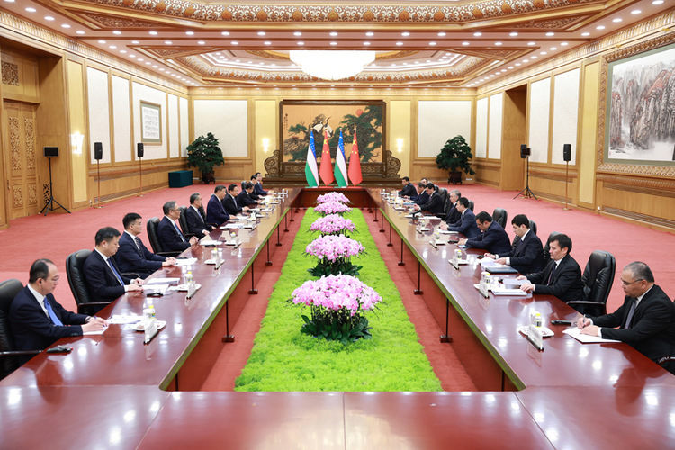 9月2日上午，国家主席习近平在北京人民大会堂会见来华出席2025年上海合作组织峰会和纪念中国人民抗日战争暨世界反法西斯战争胜利80周年活动的乌兹别克斯坦总统米尔济约耶夫。新华社记者 丁海涛 摄