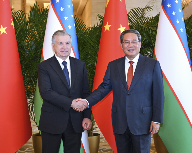   9月2日上午，国务院总理李强在北京钓鱼台国宾馆会见来华出席2025年上海合作组织峰会和纪念中国人民抗日战争暨世界反法西斯战争胜利80周年活动的乌兹别克斯坦总统米尔济约耶夫。新华社记者 饶爱民 摄
