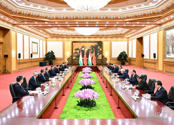 9月2日，国家主席习近平在北京会见塔吉克斯坦总统拉赫蒙。新华社记者 燕雁 摄