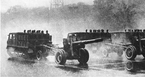 1956--在雨中受阅的人民解放军炮兵部(8091505)-20250903091002