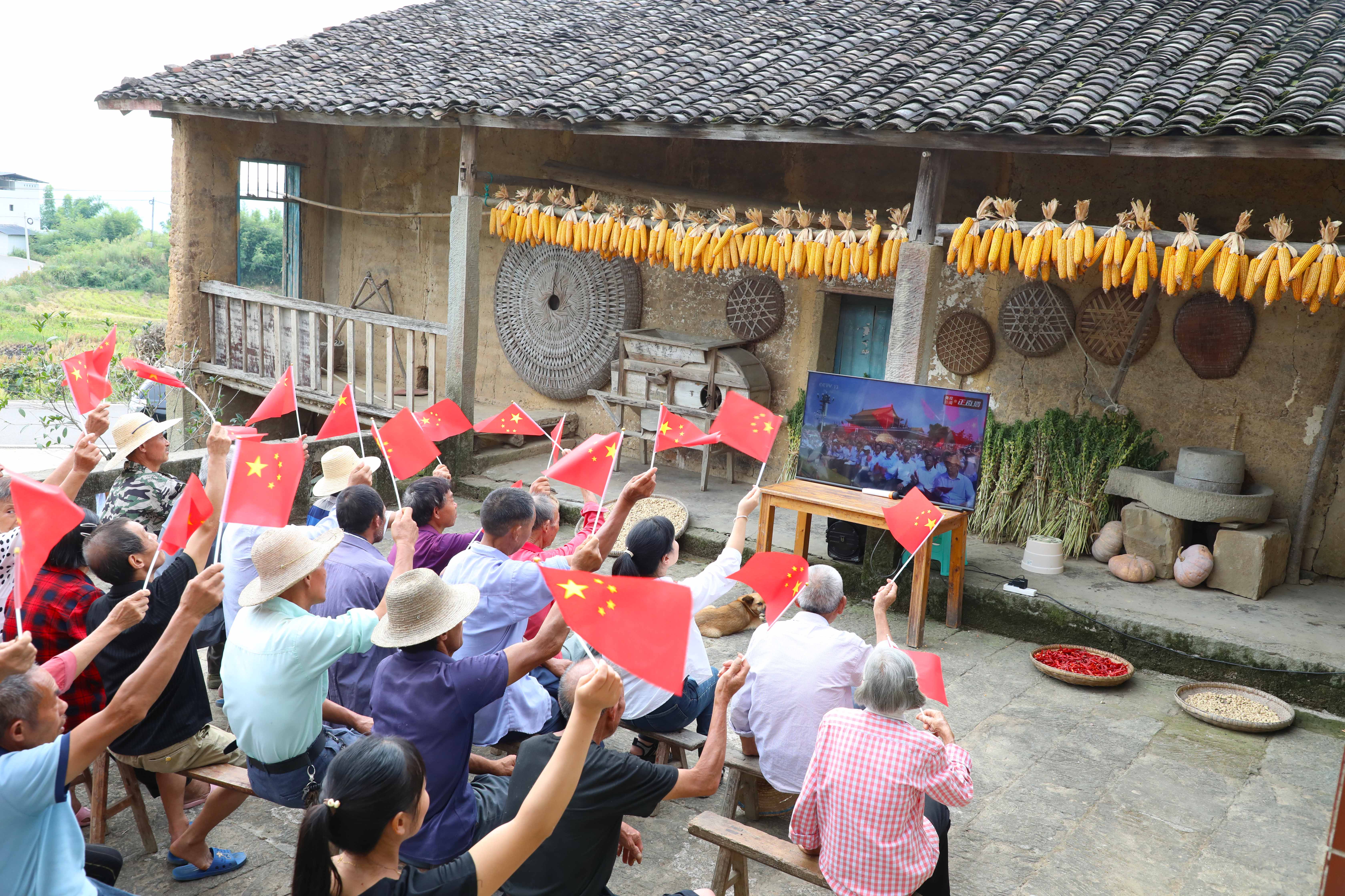 大江南北，激荡着爱国心、澎湃着报国志