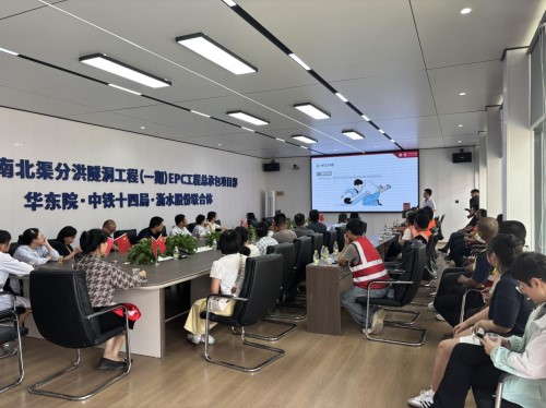 浙江杭州富阳区：跨党派携手，为防洪一线建设者撑起“清凉绿荫”