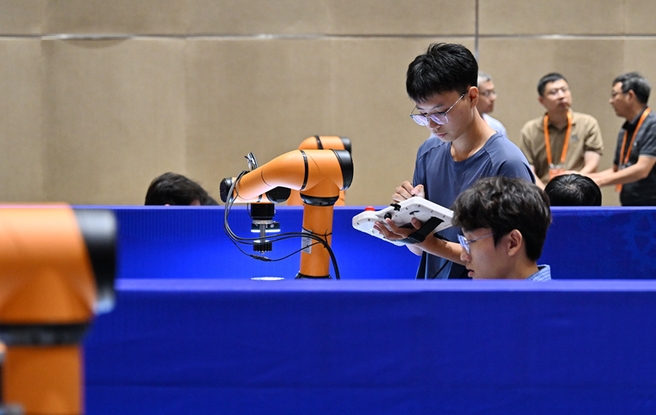 京津冀鲁大学生比拼智能精密装配
