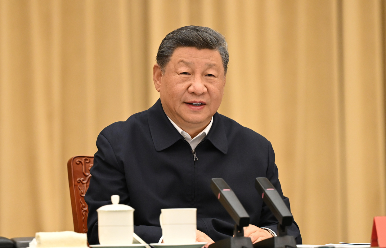 习近平听取新疆维吾尔自治区党委和政府工作汇报并发表重要讲话