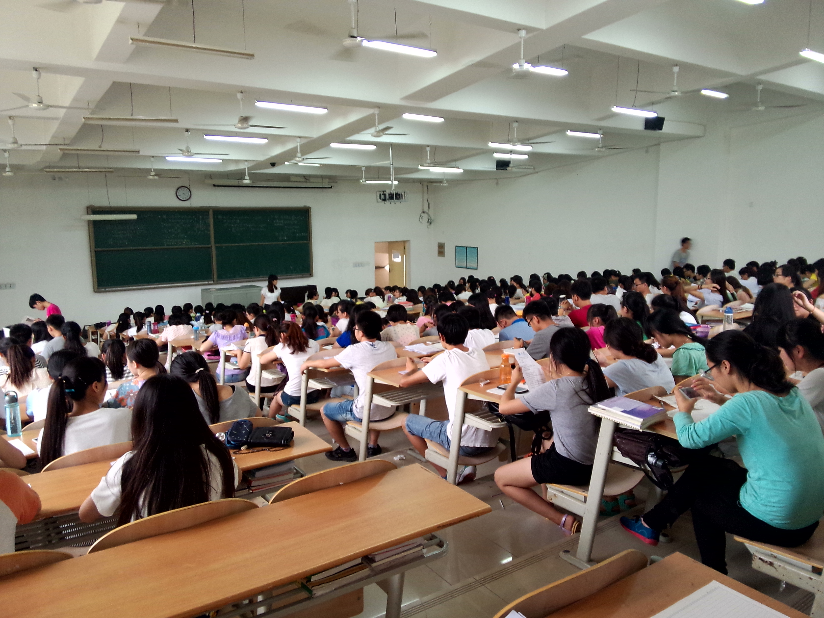 瞄准需求，看3所大学这样调整专业