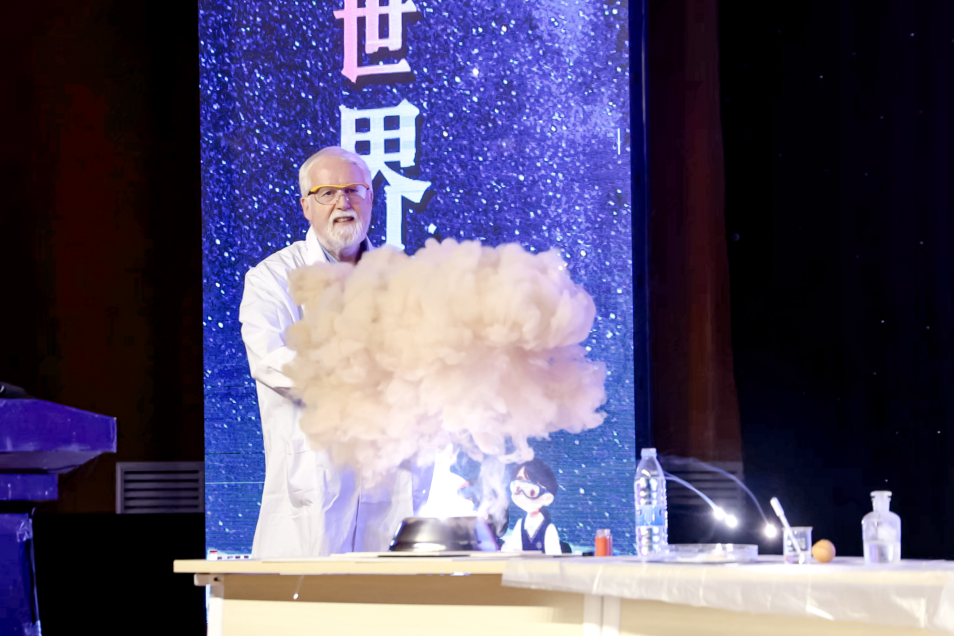 把化学 “魔法” 种进孩子心里