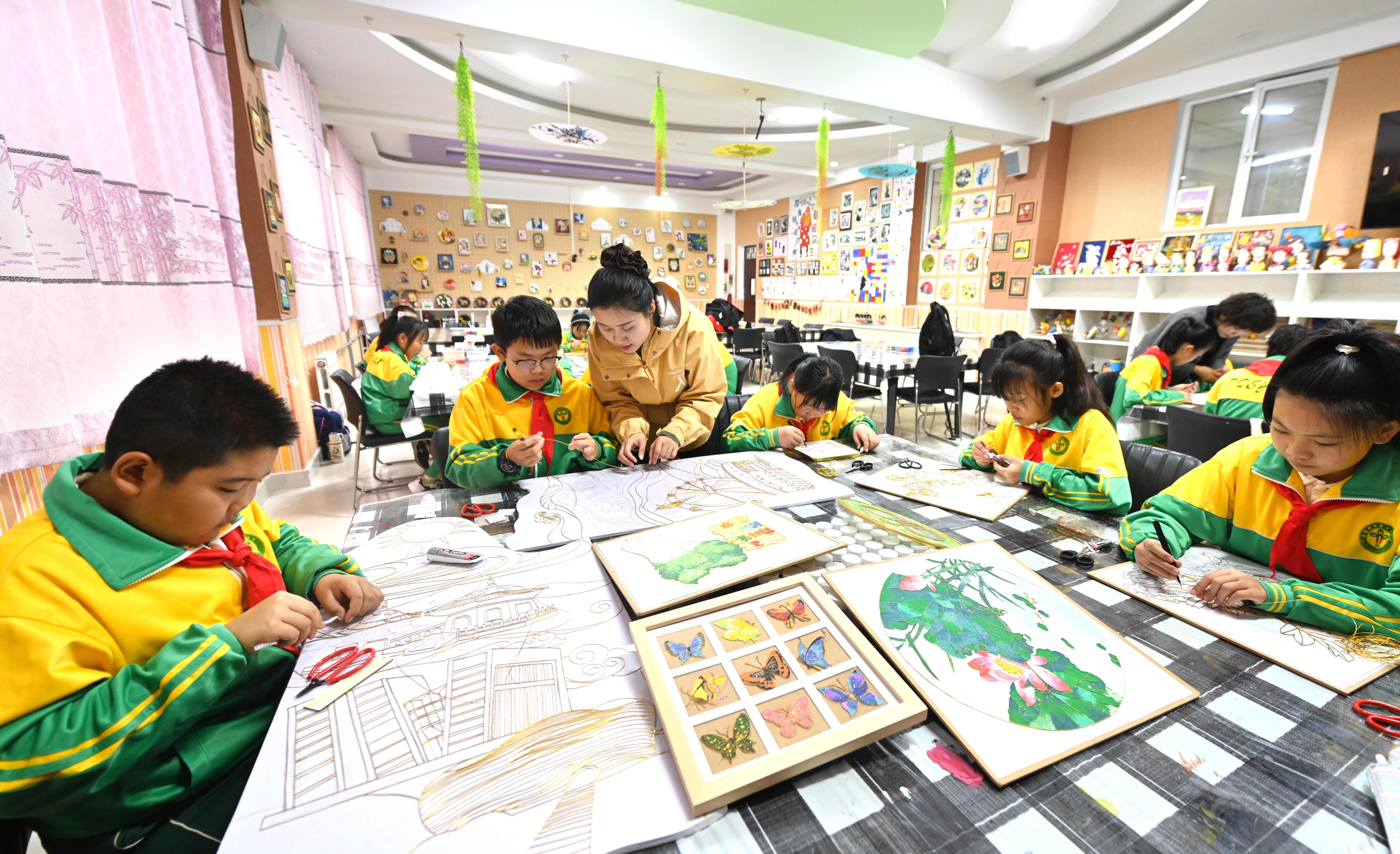 内蒙古鄂尔多斯：非遗进课堂 文化共传承