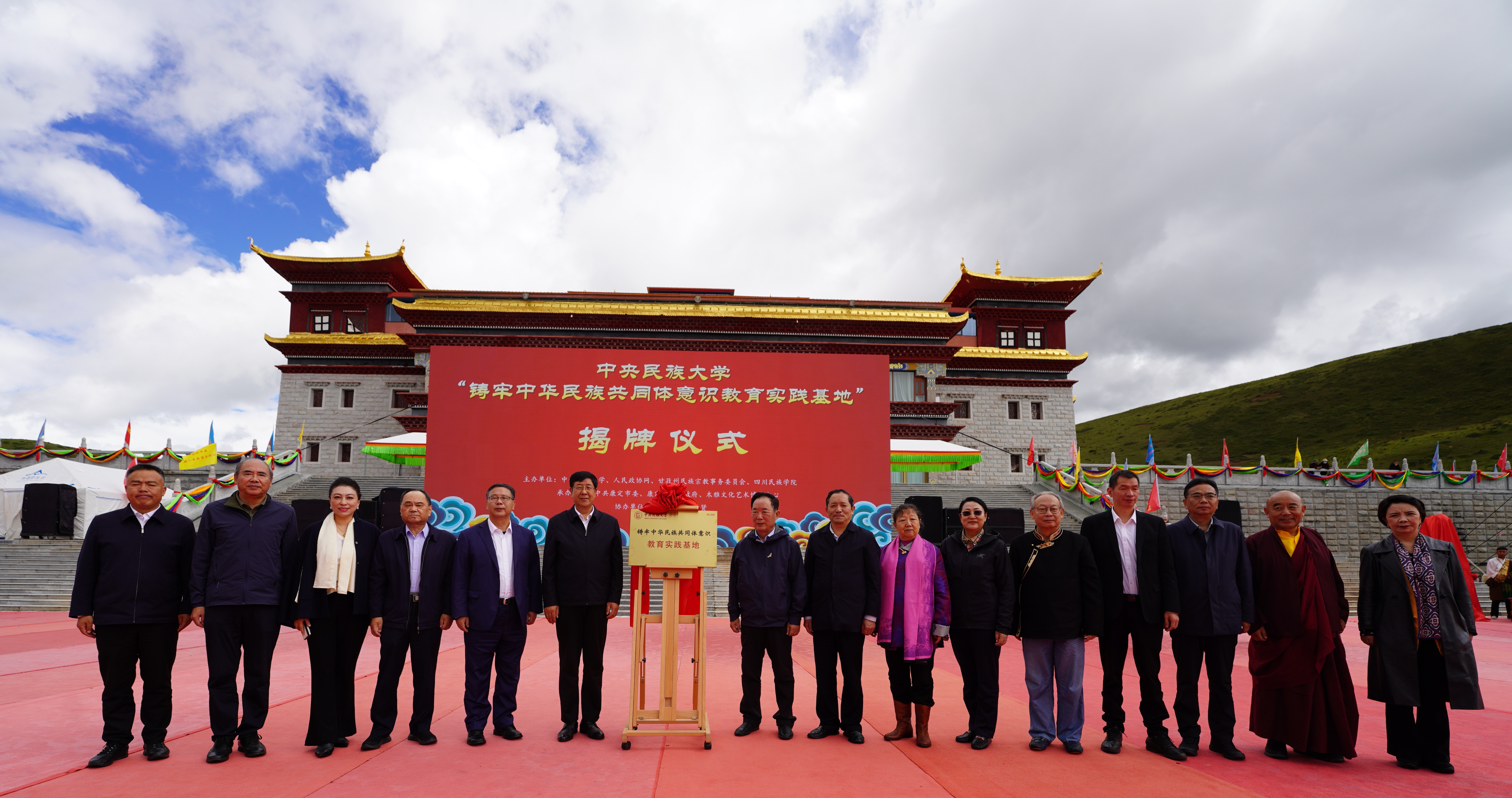 中央民族大学教授严庆：在希望的草原上感受文化的滋养