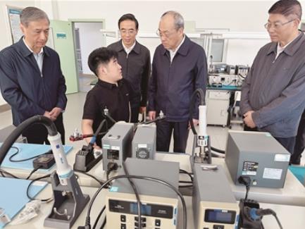 以技为梯 越障而行