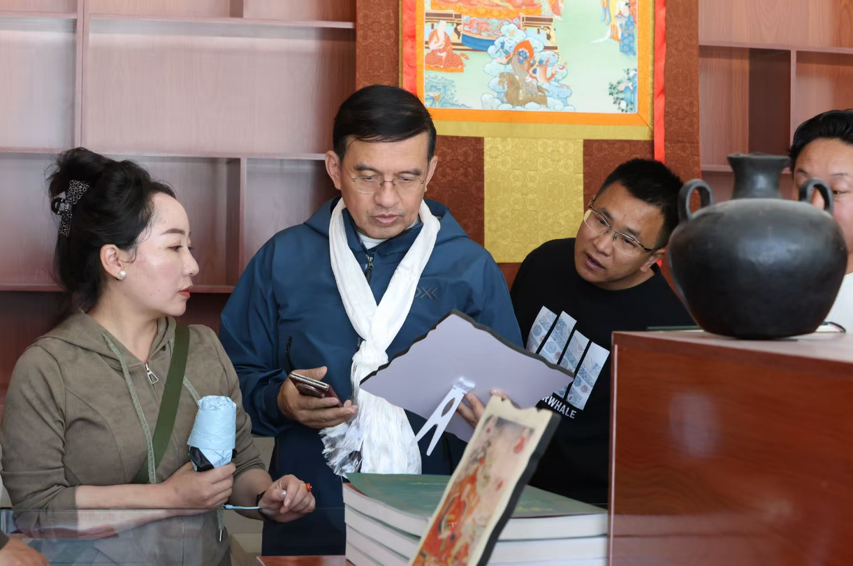 “最大规模的唐卡同步绘制”“最大规模唐卡课程”吉尼斯世界纪录在西藏昌都挑战成功