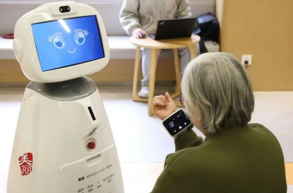 杭州：机器人助力养老事业发展