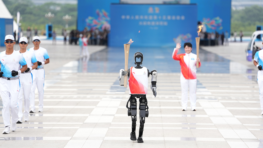 第十五届全运会火炬传递启动仪式在深圳举行