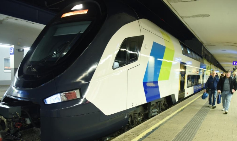 中国国产列车首次亮相奥地利铁路