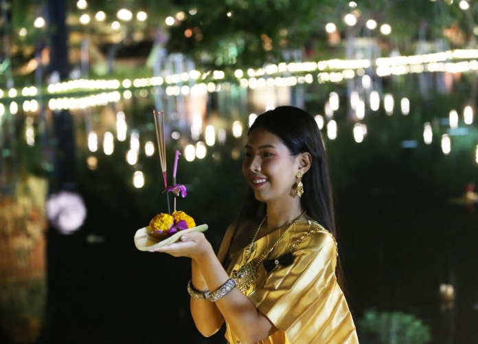 泰国大城府庆祝水灯节