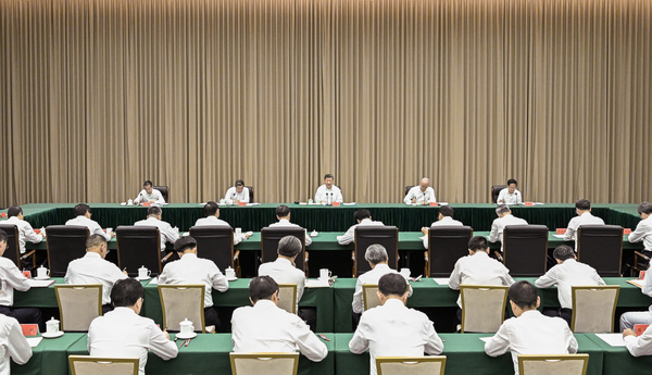 习近平听取海南自由贸易港建设工作汇报并发(8597000)-20251106220613