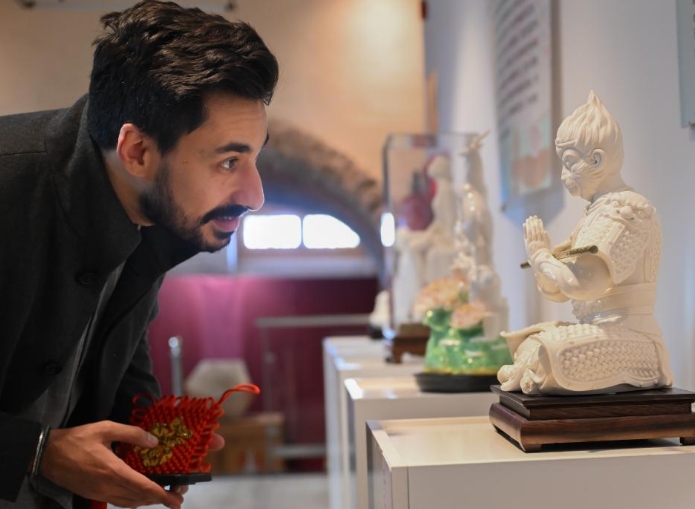 “中国白·德化瓷”西班牙巡展举行