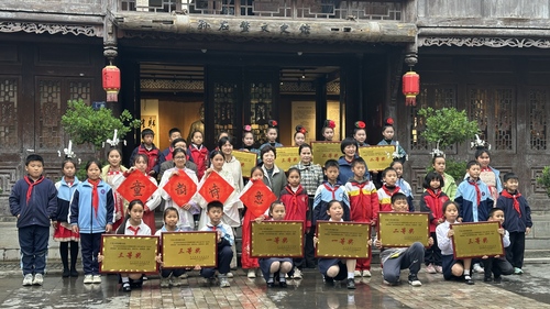 “用诗歌守护童心”诗歌创作颁奖活动合影(8634494)-20251115095849