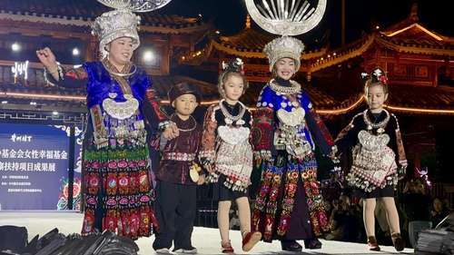 村T苗族服饰秀(8634497)-20251115095820