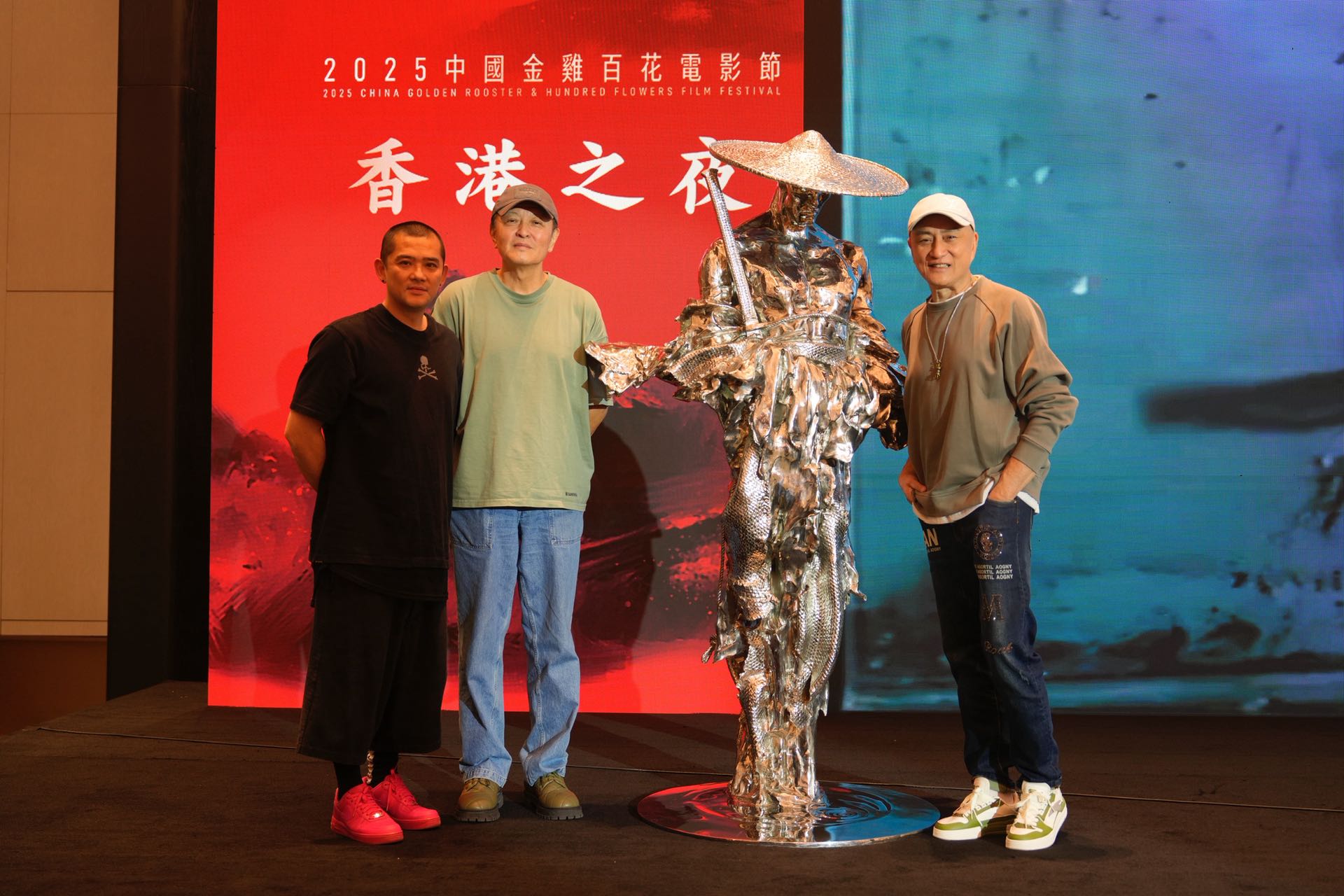 任哲雕塑点亮金鸡百花“香港之夜”，以艺术之笔绘就统战同心圆