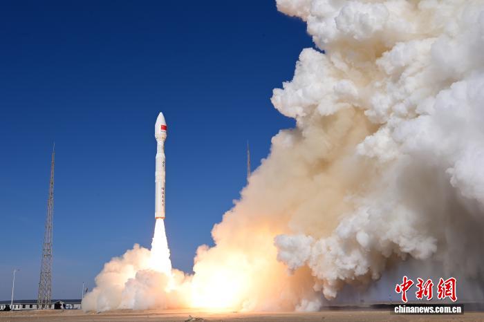 我国成功发射阿联酋813卫星等9颗卫星