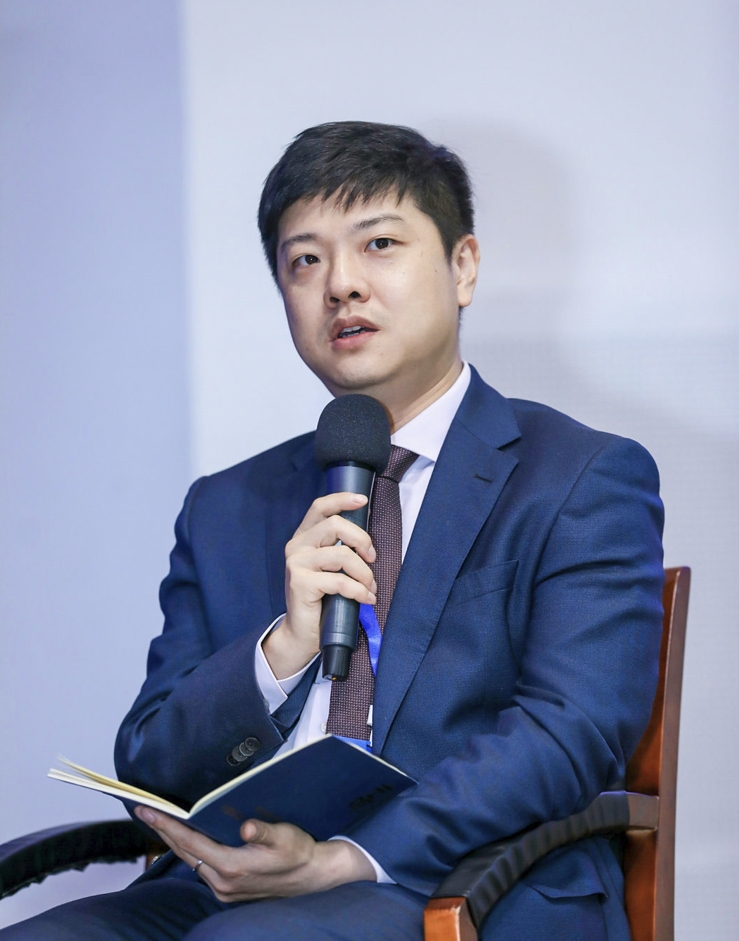 躬耕教坛育桃李 资政建言献丹心 