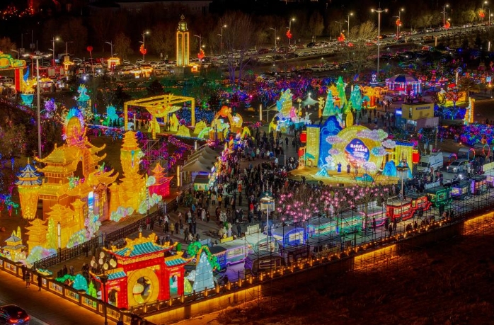 内蒙古科尔沁右翼前旗：年终岁尾看花灯