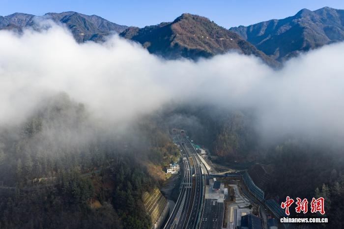 宁夏银川至广西百色高速全线通车 全长2281公里