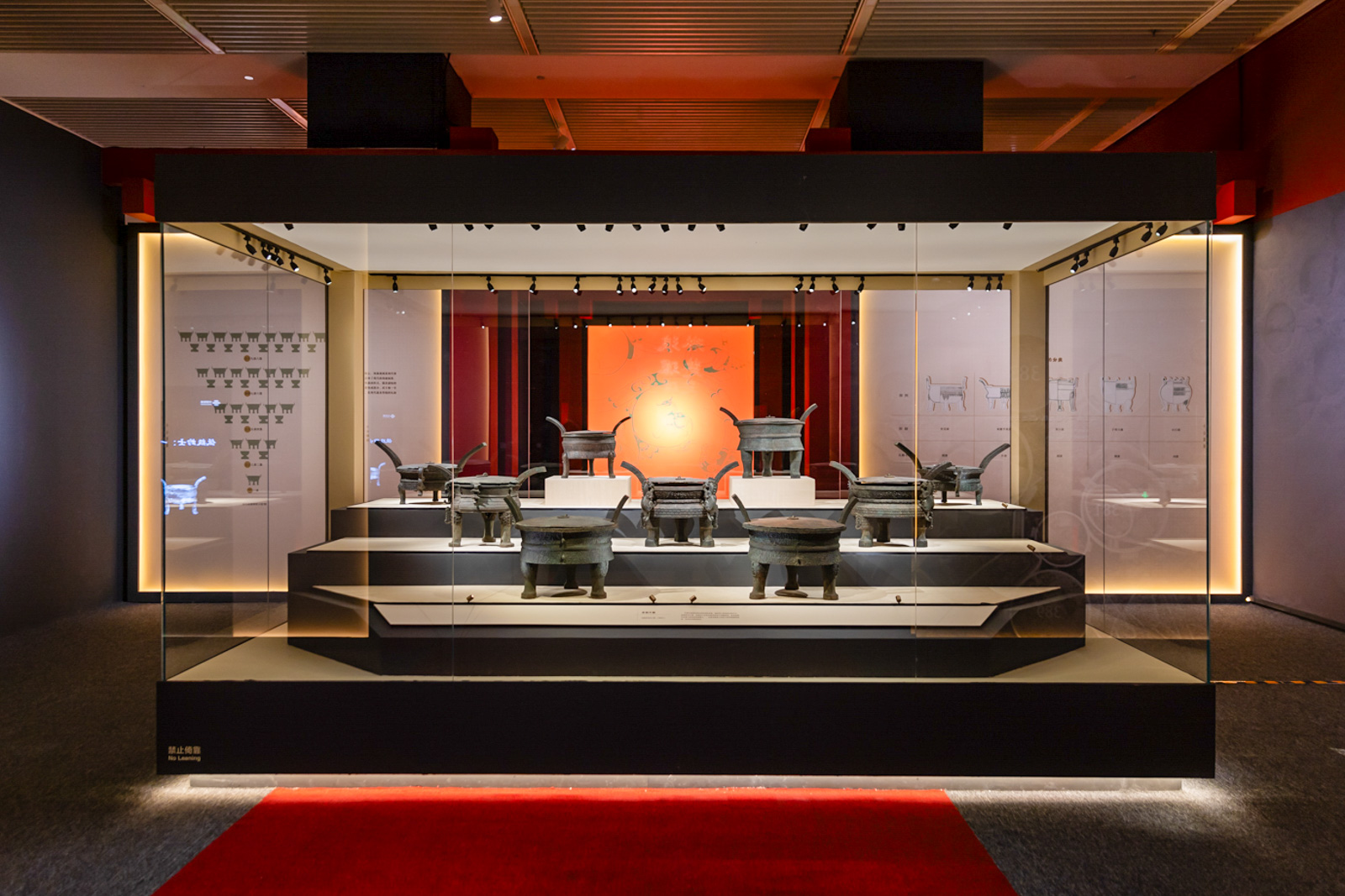 安徽淮南武王墩一号墓考古成果展亮相国博