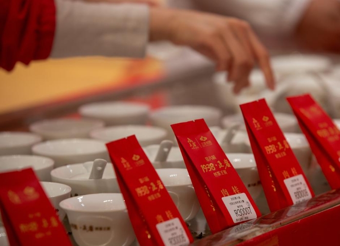 福建武夷山：新一届茶王决出