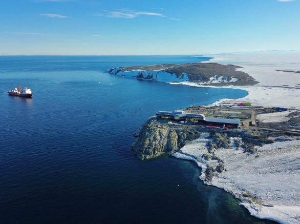 “雪龙”号离开秦岭站 启程前往新西兰