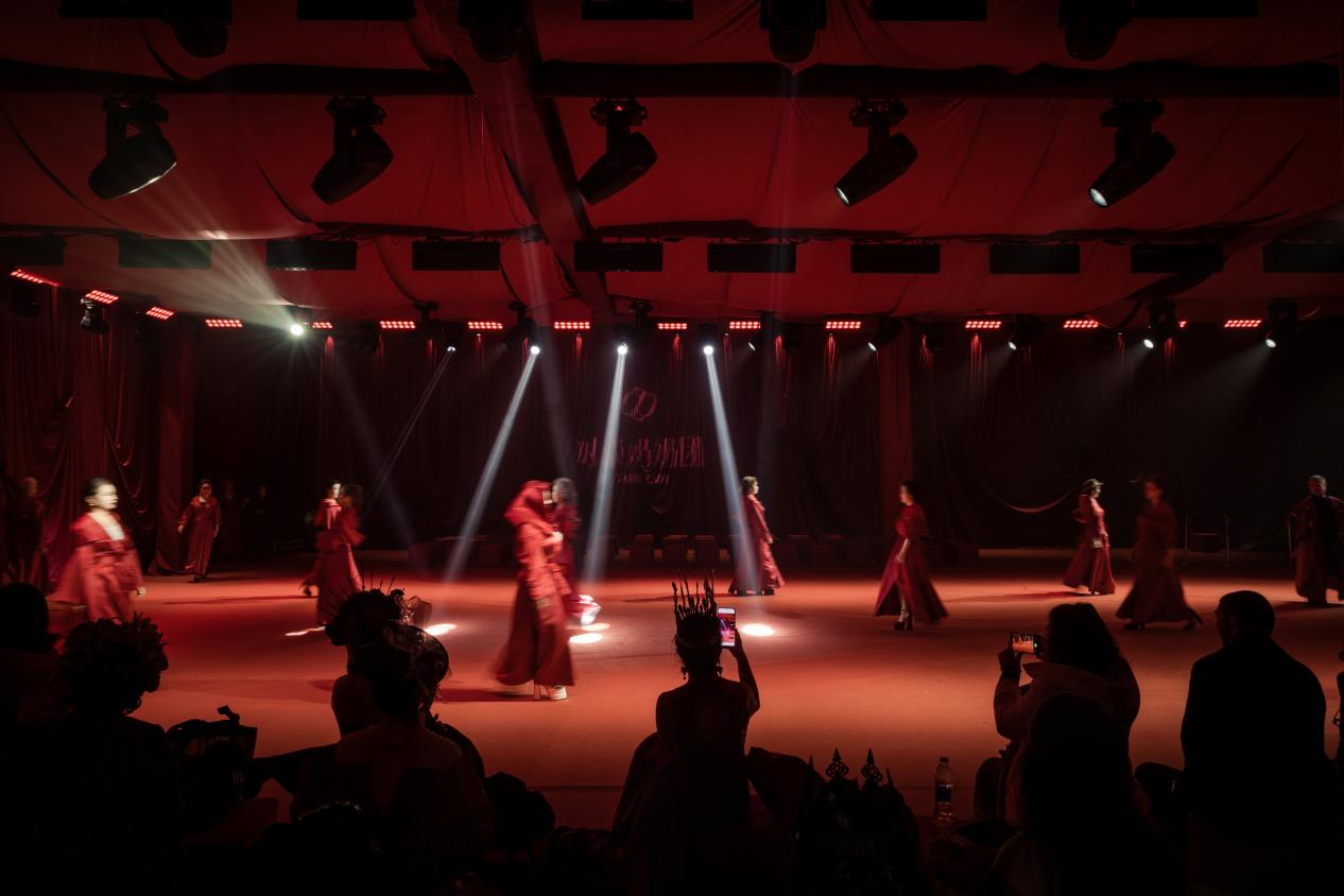 ​以“亮相”为名，银发时尚再破年龄边界