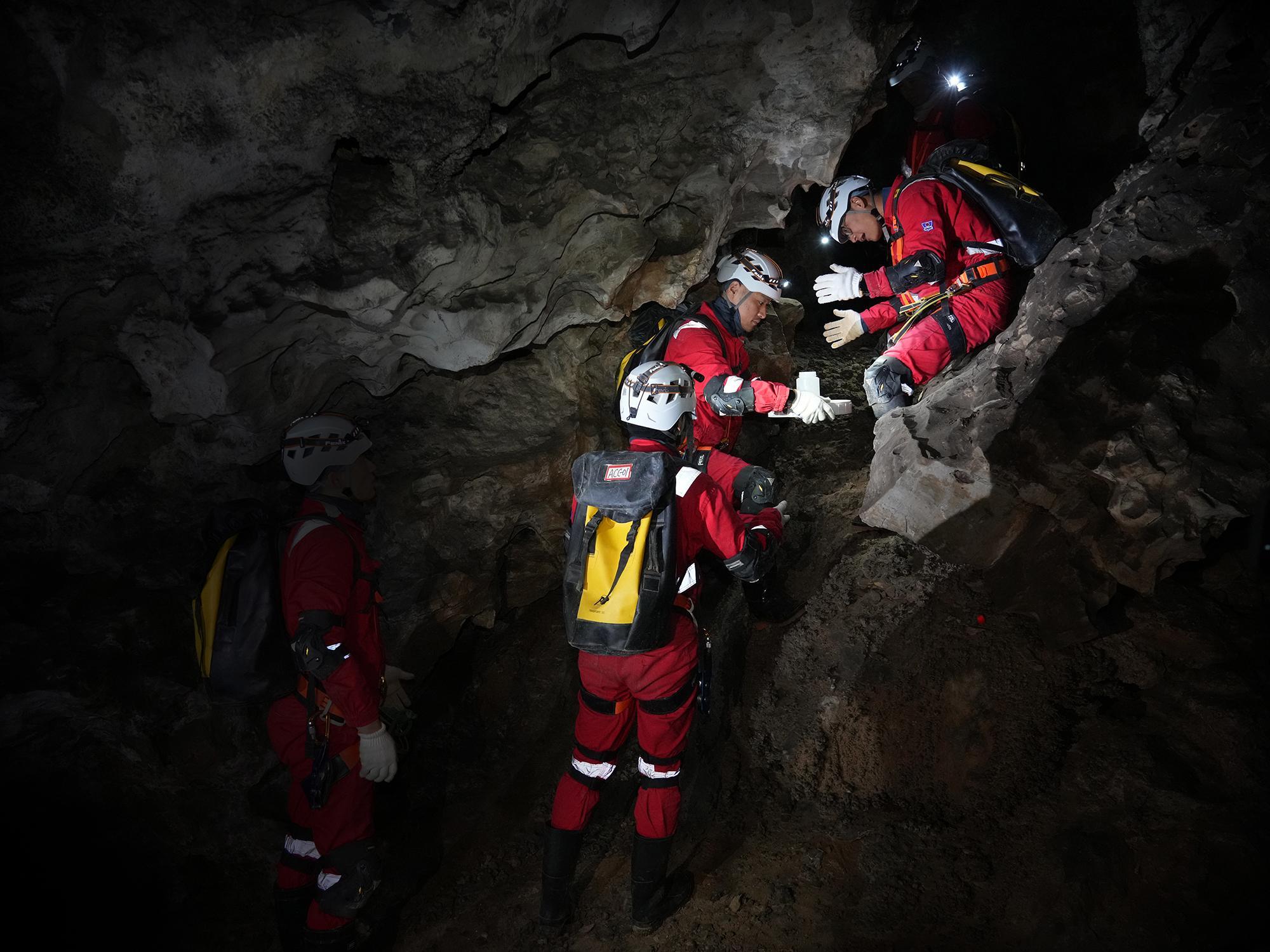 我国首次航天员洞穴训练圆满完成