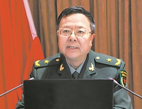 他的讲台传递着国防安全的力量