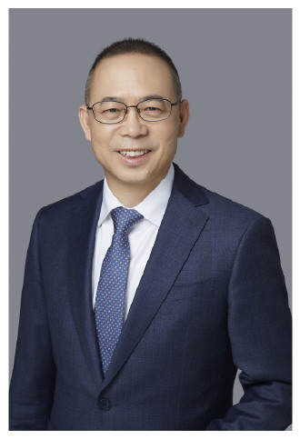 做东西方规则的“摆渡人”