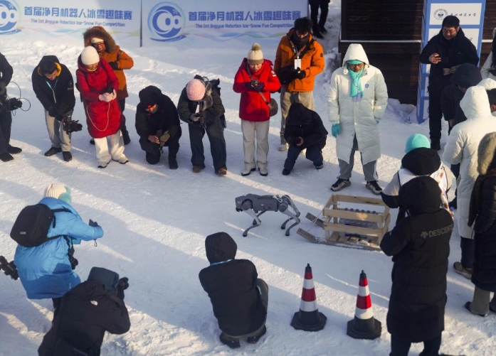 长春：机器人竞技冰雪中