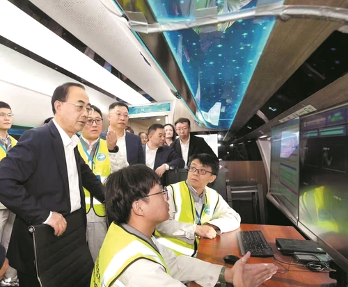 乘“复兴号”东风绘交通新蓝图（履职一年间）(1)239788