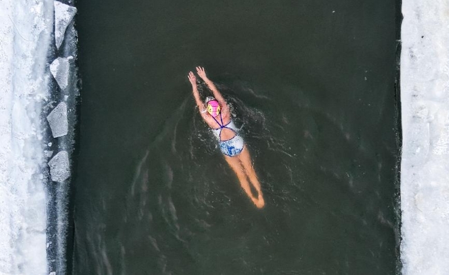 黑龙江“三九”冬泳热