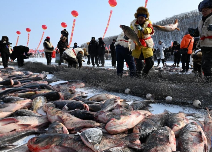 牡丹江镜泊湖举行冬捕节