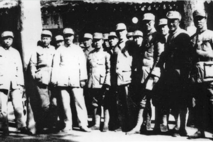 1938年国共两党东路军将领合影