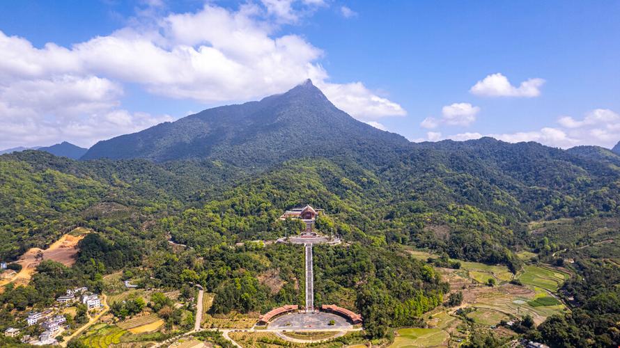 “我们守着山，山也守着我们”