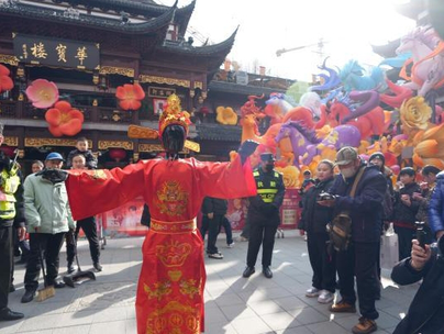 马年新春将至 上海豫园商圈年味四溢