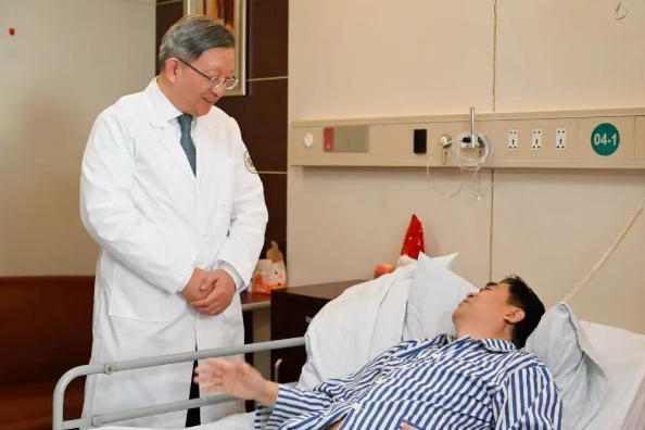 蔡秀军：四十载医路创新 以仁心点亮微创之光