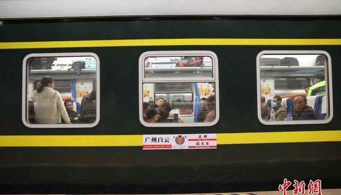 新春走基层丨粤港澳大湾区2026年首趟春运列车启程 广东春运大幕开启