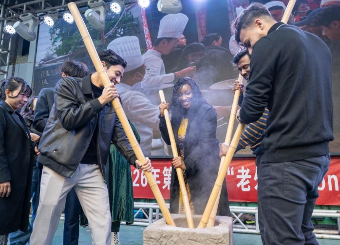 重庆：外国留学生沉浸式体验中国年