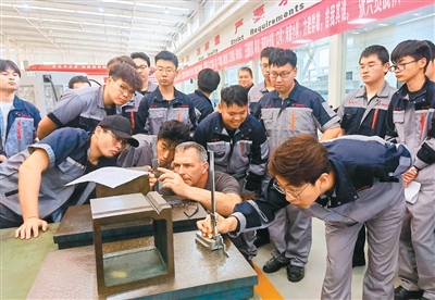 做职教“摆渡人” 拓中企“出海路”