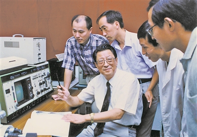 “我最高的头衔不是院士，是老师”