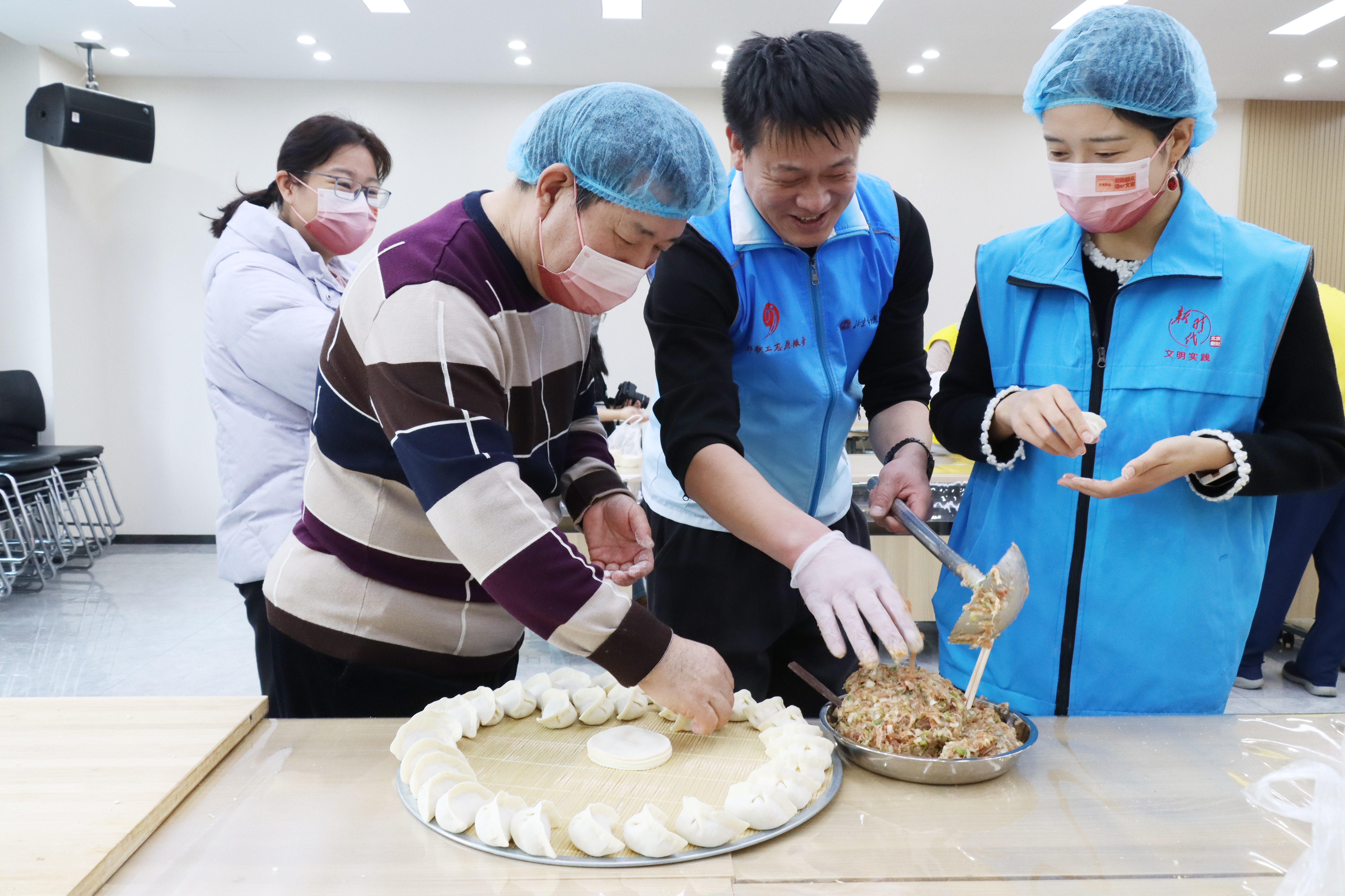 小年送饺子 温暖迎新春